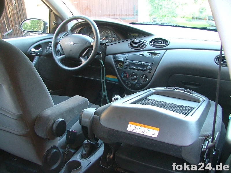 Ford Focus MK1 Fahrersitz Beifahrersitz Rücksitz Innenausstattung